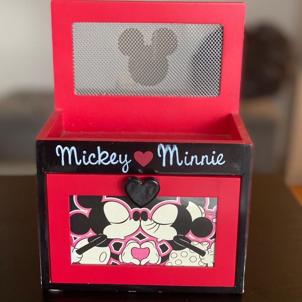 Mickey + Minnie Mouse earring holder + trinket box
